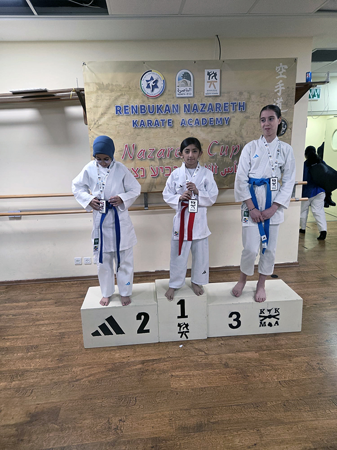 مدرسة حسني عرار للكراتيه وفنون القتال تتألق في بطولة كأس الناصرة القطرية 2025